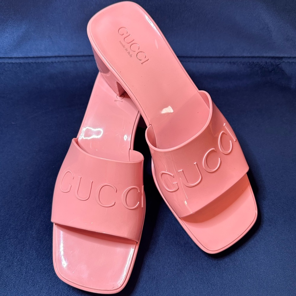 Gucci pink rubber slides size 8.5